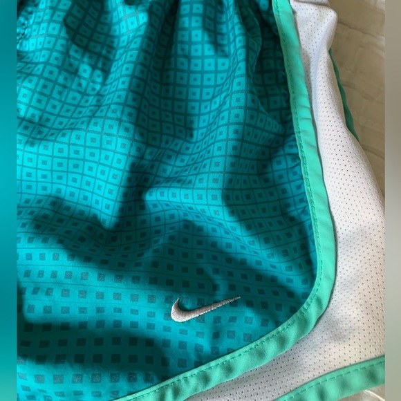 Nike Dri-Fit Tempo Running Shorts Lined Hidden Pocket Medium White Strip… - Picture 2 of 6